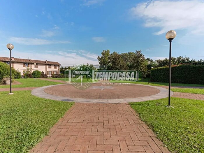 Appartamento trilocale in vendita in Via Vittorio Veneto, Vignate