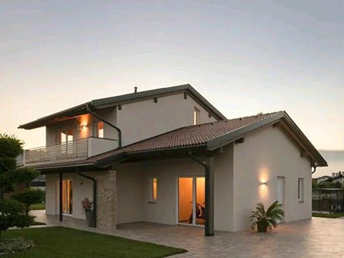 Casa con 7 locali in vendita in Viadana