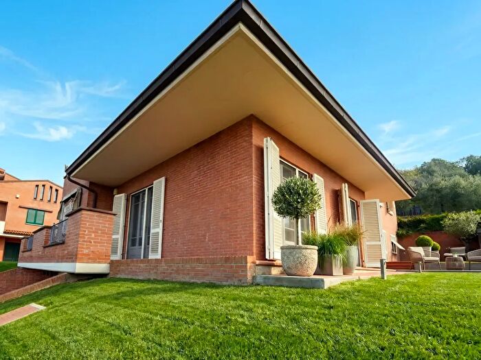 Casa con 7 locali in vendita in Viale Carlo Marx, Castelfiorentino