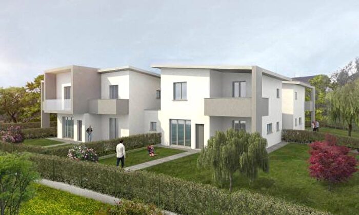 Casa quadrilocale in vendita in Via Giovanni Pascoli, Lazzate