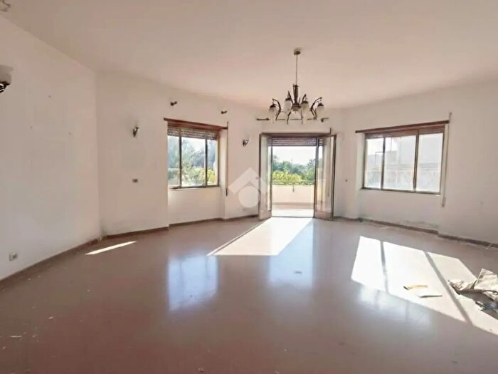 Appartamento trilocale in vendita in Via Michele Mallozzi, Minturno