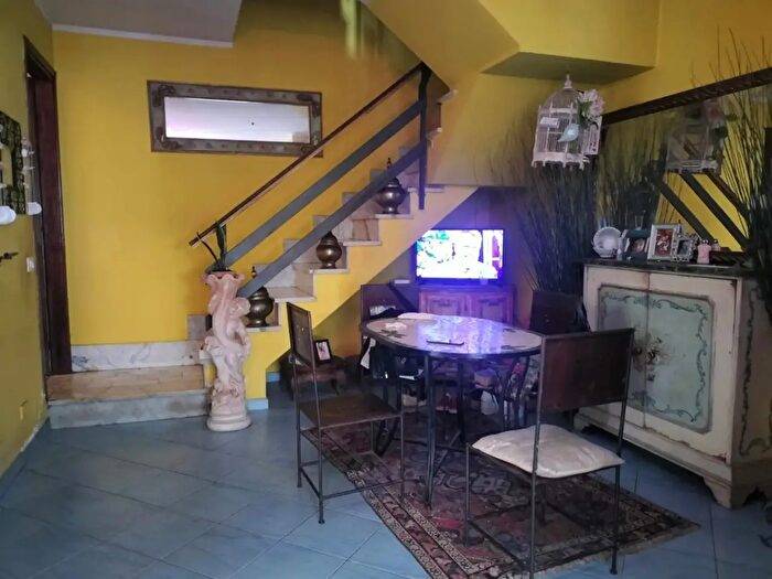 Casa quadrilocale in vendita in Massa