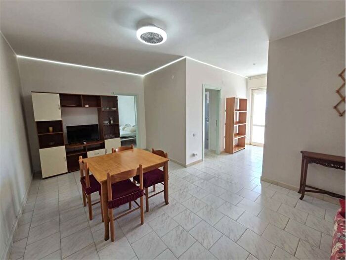 Appartamento quadrilocale in affitto in Via martiri di cefalonia, Catanzaro Lido, Catanzaro