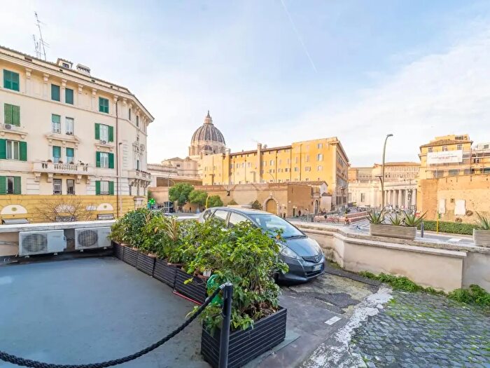 Appartamento quadrilocale in vendita in Viale delle Mura Aurelie, Roma