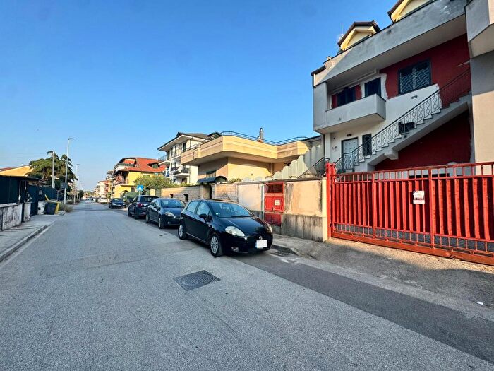 Casa con 18 locali in vendita in Via Santa Teresa dAvila, Giugliano In Campania