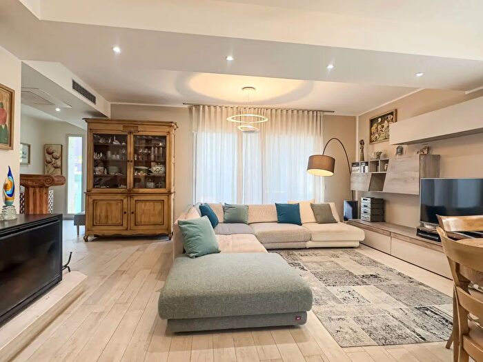 Casa con 6 locali in vendita in Via del Tricolore, Cagliari