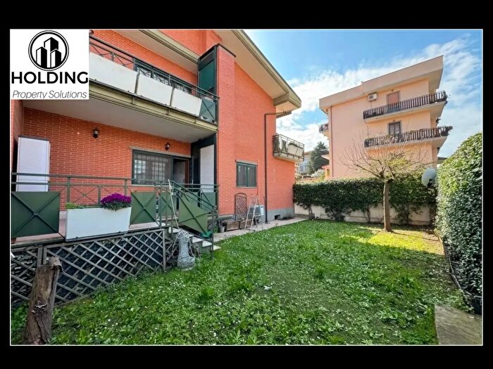 Appartamento trilocale in vendita in Via Cammarata, Roma