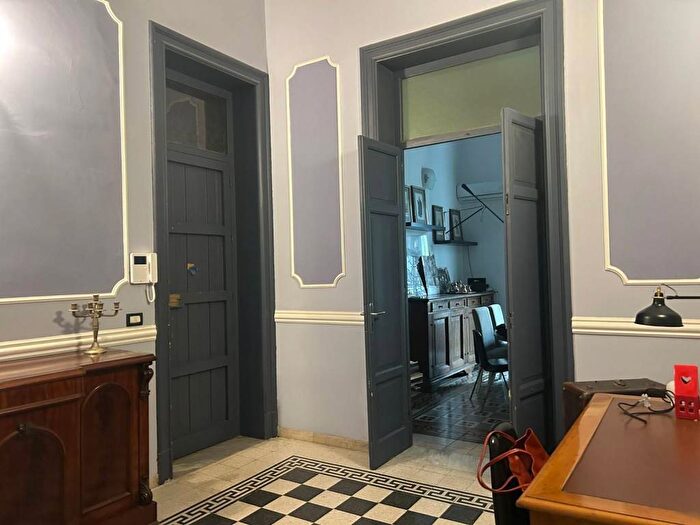 Appartamento con 5 locali in affitto in Piazza Vittorio Emanuele Orlando, Zisa, Palermo