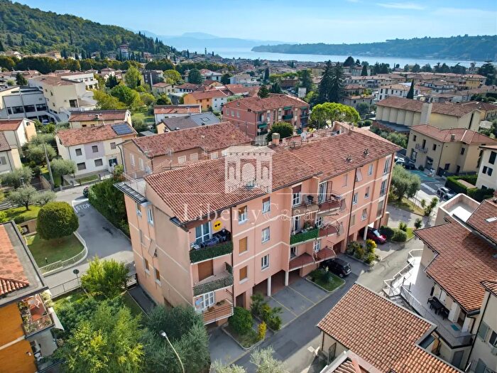 Appartamento trilocale in vendita in Via Giacomo Roveglio, Salo'