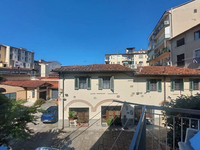 Appartamento con 5 locali in vendita in Via delle Ghiacciaie, Firenze