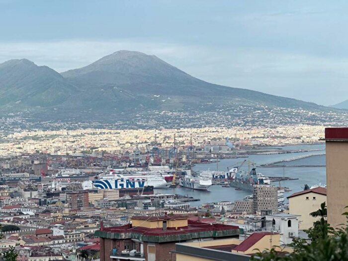 Appartamento bilocale in affitto in Via Girolamo Santacroce, Vomero, Napoli