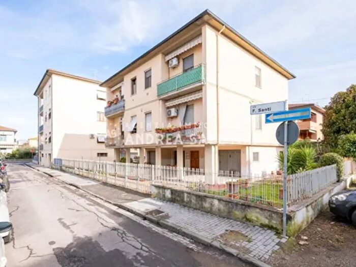 Appartamento trilocale in vendita in Via F Santi, Pontedera