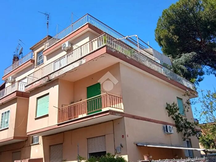 Appartamento quadrilocale in vendita in Via Giuseppe Gagliardi, Roma
