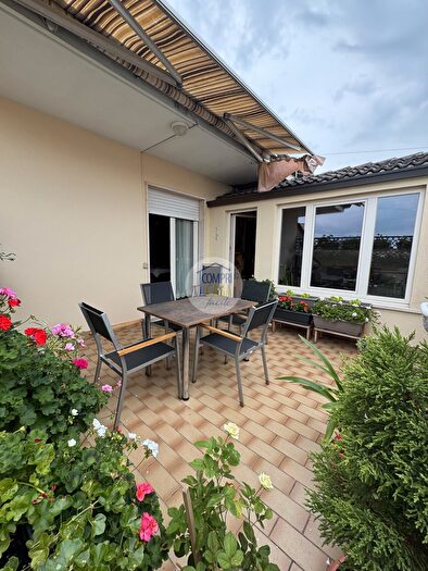 Appartamento con 6 locali in vendita in Via Quattro Novembre, Zevio