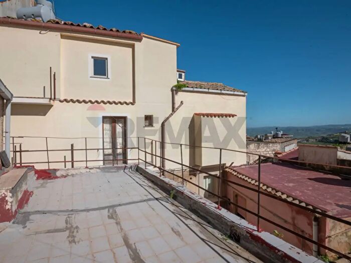 Casa con 5 locali in vendita in Via Mattias, Caltagirone