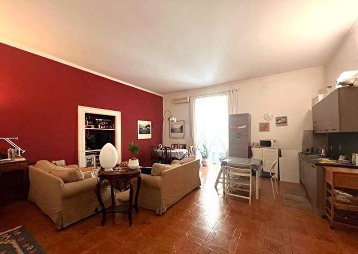 Appartamento trilocale in vendita in Via Monte di Dio, Napoli