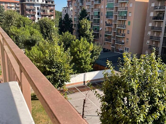 Appartamento trilocale in affitto in Via Bernardino Bellincione, Quartiere Feltre, Milano