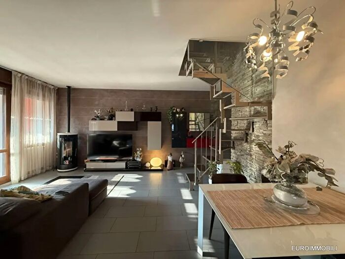 Appartamento con 7 locali in vendita in Via Pedretti, Traversetolo