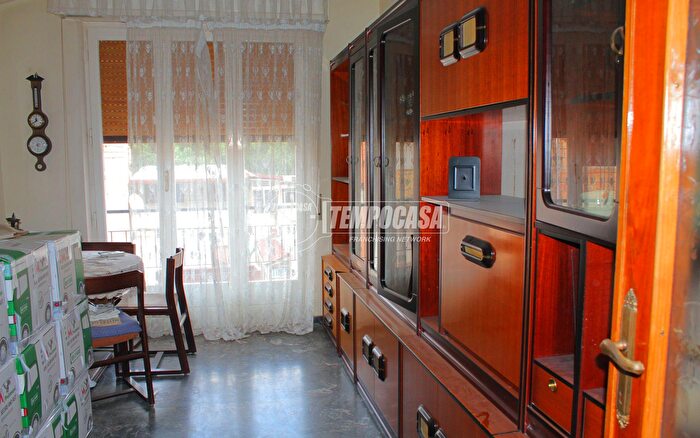 Appartamento con 8 locali in vendita in Via Santa Lucia, Reggio Calabria