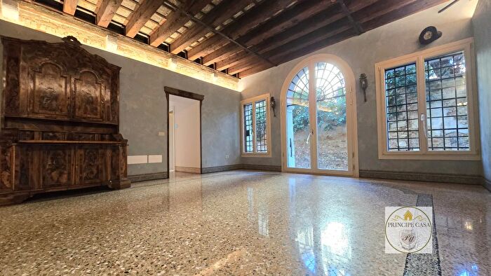 Appartamento con 6 locali in vendita in San Polo, Venezia