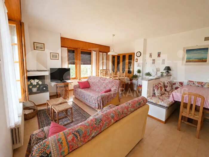 Casa con 5 locali in vendita in Via del Nespolo Snc, Sant'Omero