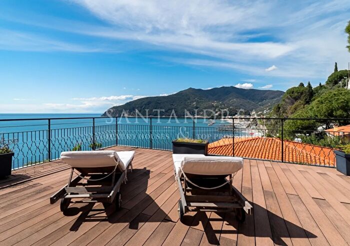 Appartamento trilocale in vendita in Lungomare Dante Alighieri, Moneglia