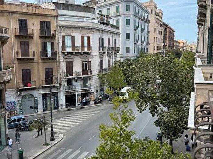Appartamento con 5 locali in affitto in Via Cagliari, Kalsa, Palermo
