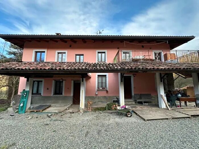 Casa con 6 locali in vendita in Regione Boschi, Canelli