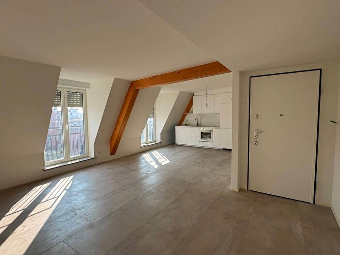 Appartamento quadrilocale in affitto in Via Farsaglia, Martini Insubria, Milano