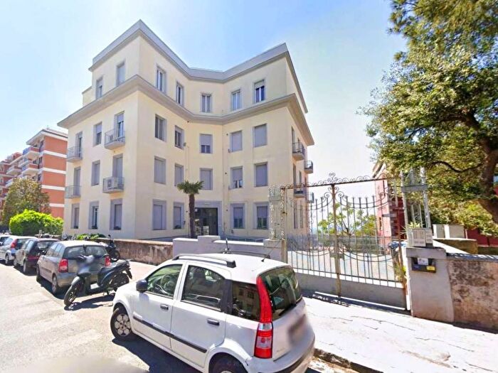 Appartamento trilocale in affitto in via MANZONI, Posillipo, Napoli