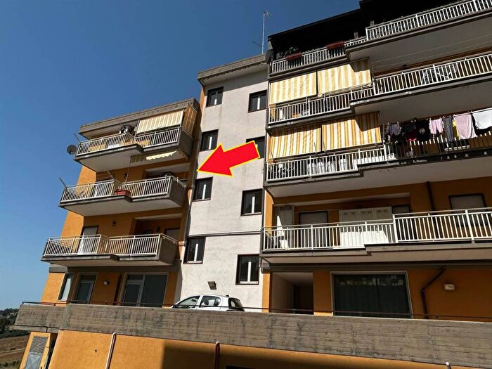 Appartamento con 6 locali in affitto in VAI BABBAURA, Centro, San Cataldo