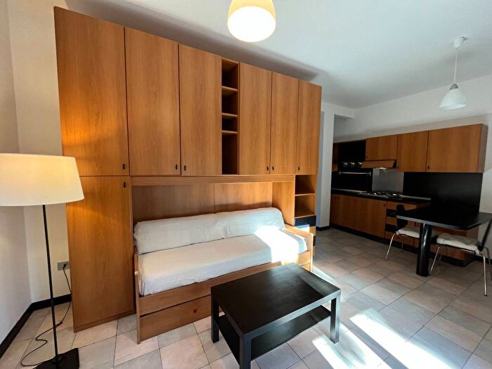 Appartamento bilocale in affitto in Viale Moreali, Viali, Modena