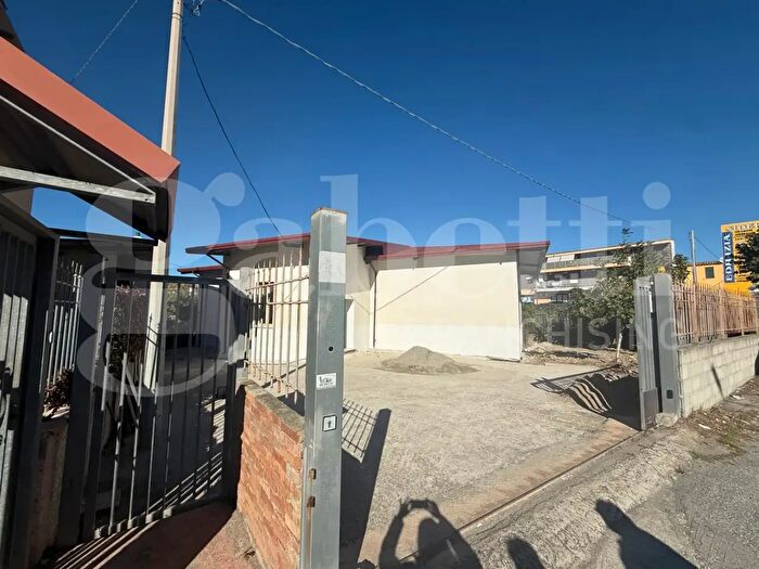 Casa con 5 locali in vendita in Viale Magna Grecia B, Catanzaro