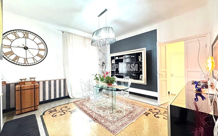 Appartamento con 5 locali in vendita in Via Adelaide Cairoli, Genova