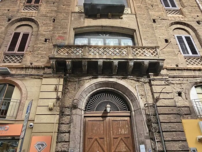 Appartamento trilocale in vendita in Corso Finocchiaro Aprile, Palermo