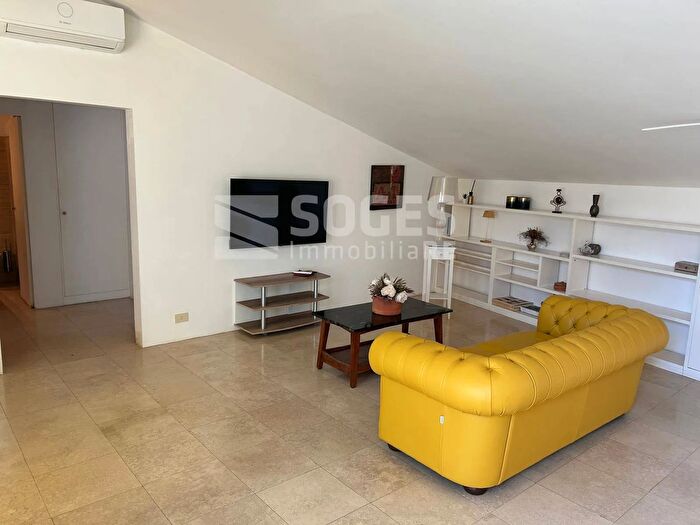 Appartamento quadrilocale in vendita in Via Cesare Battisti, Greve In Chianti