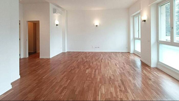 Appartamento trilocale in affitto in Via Francesco Redi, Morgagni, Milano