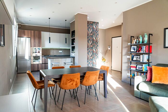 Appartamento con 6 locali in vendita in Viale San Gottardo, Rimini