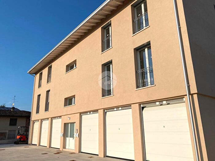 Appartamento trilocale in vendita in Via Martinengo, Bassano Bresciano