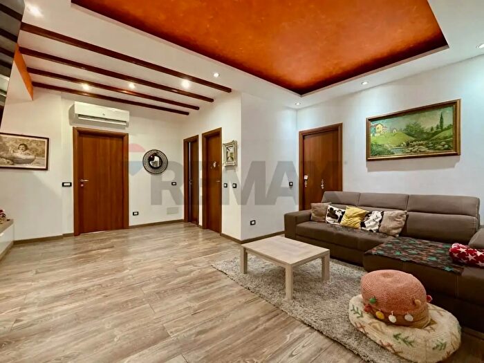 Appartamento trilocale in vendita in Via Carlo Vittori, Cremona