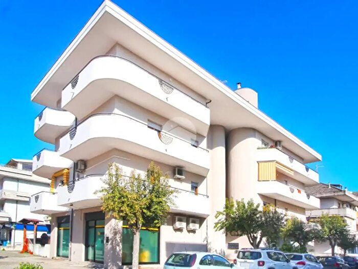 Appartamento quadrilocale in vendita in Via Firenze, Alba Adriatica