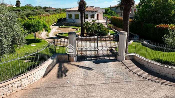 Casa con 10 locali in vendita in Modica