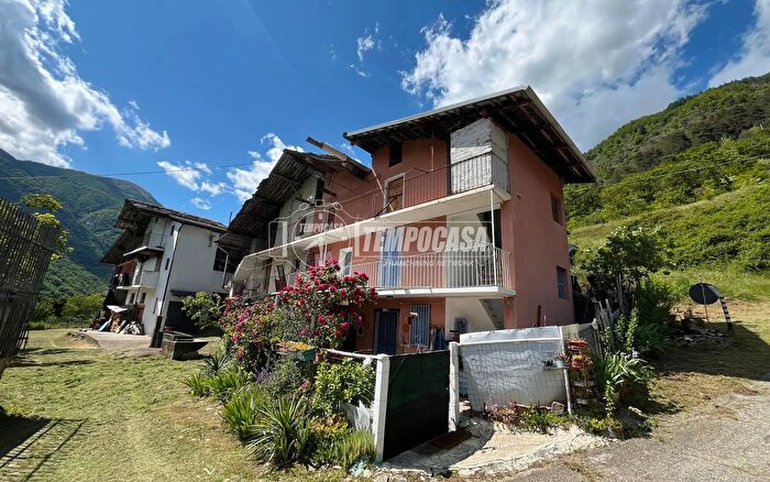 Appartamento trilocale in vendita in Via San Meinerio, Locana