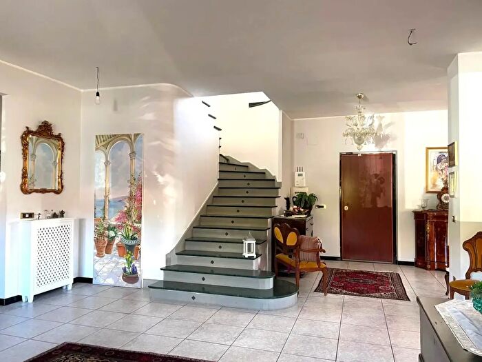 Casa con 13 locali in vendita in Via dei Garofani, Catanzaro