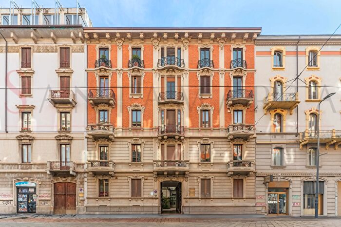 Appartamento trilocale in vendita in Via Luigi Settembrini, Milano