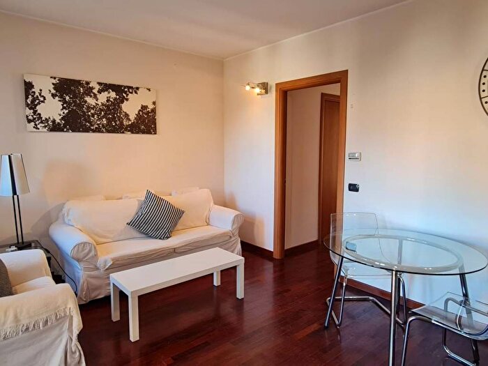 Appartamento bilocale in affitto in Via Melchiorre Gioia, Centrale, Milano