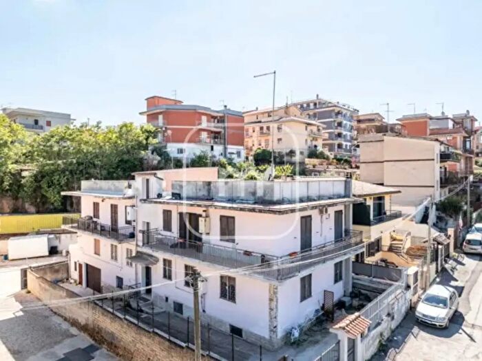 Appartamento quadrilocale in vendita in Via Montagnareale, Roma