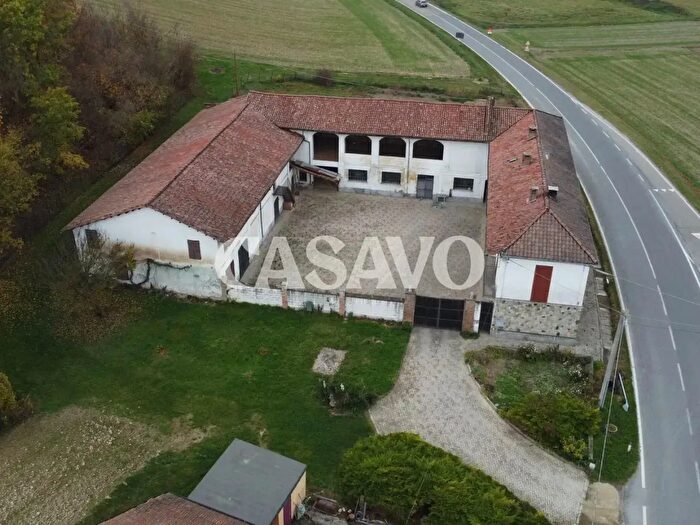 Casa con 9 locali in vendita in Via Nazionale, Chiusano DAsti