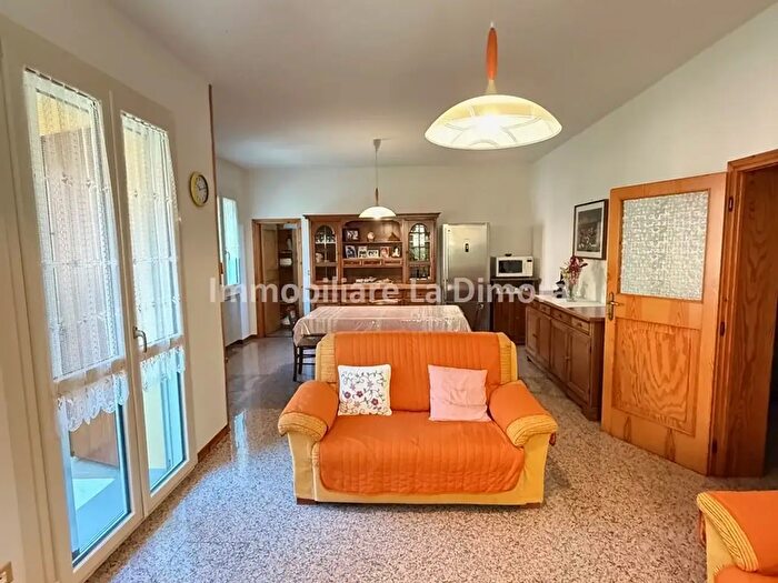 Casa con 9 locali in vendita in Fontanelice