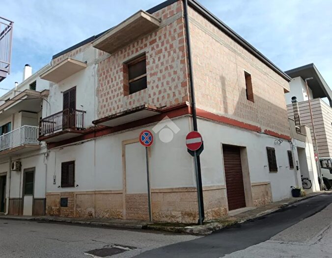 Casa quadrilocale in vendita in Via S Francesco dAssisi, Cassano Delle Murge